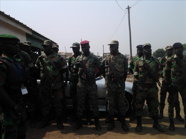 Défense: visite surprise du Commissaire du gouvernement, le colonel Ange Kessi aux corridors